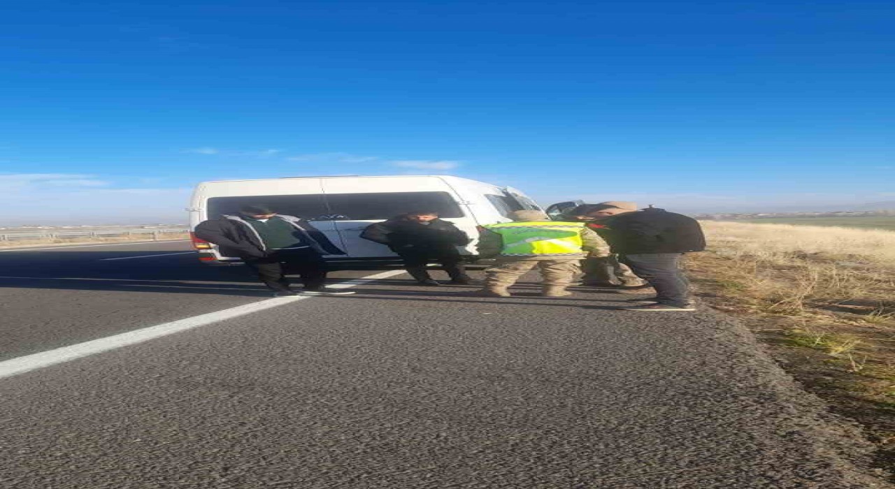 Tutakta trafik kazası; biri ağır üç yaralı