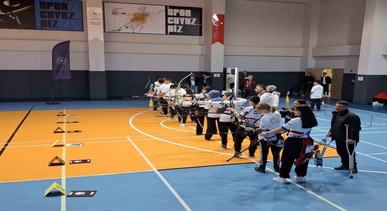 U15 Okçuluk bölge müsabakaları şampiyonu Elazığ