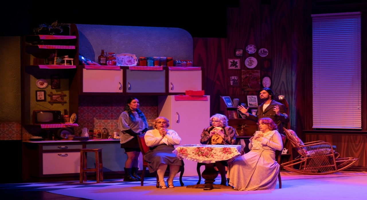 Üç Jokerli Konken Adanada kapalı gişe sahnelendi