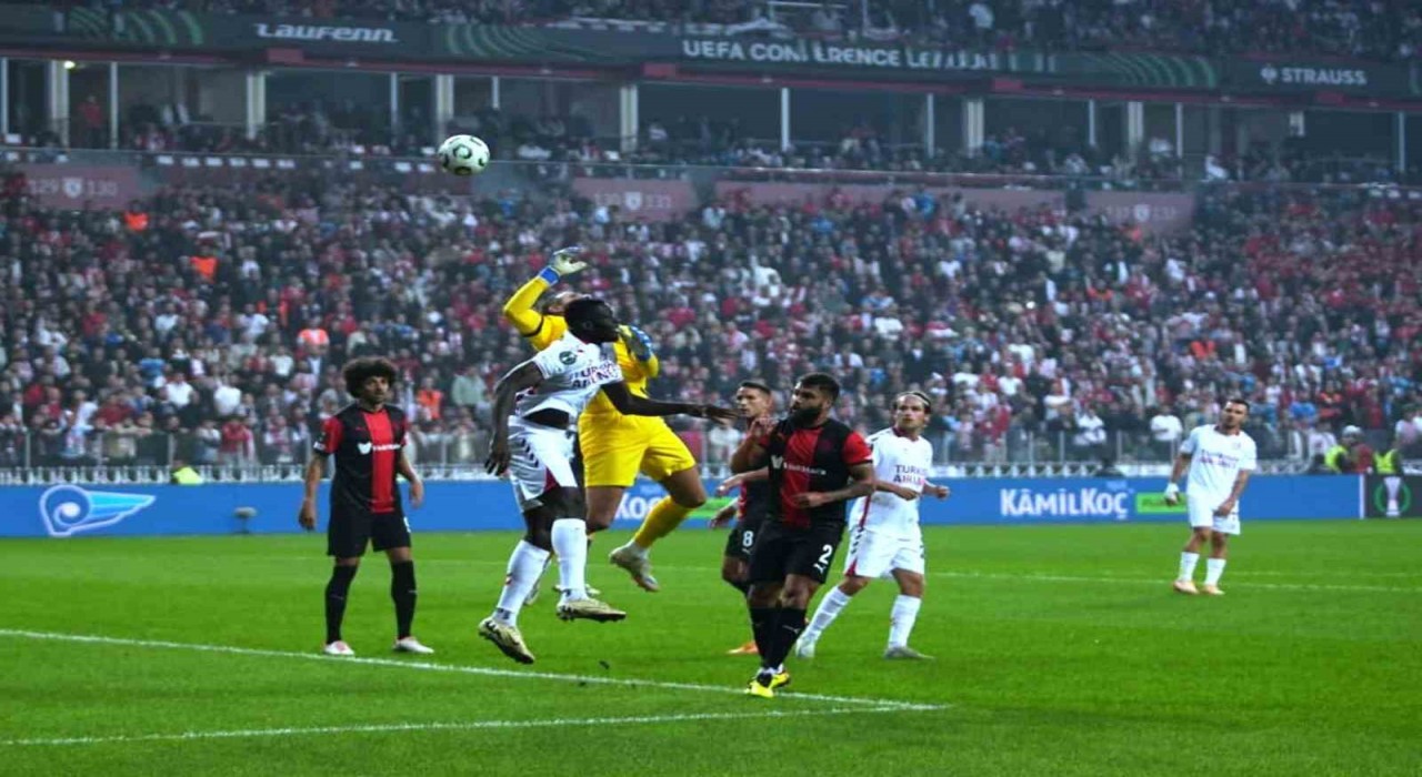UEFA Konferans Ligi: Samsunspor: 0 - Hamrun: 0 (Maç devam ediyor)