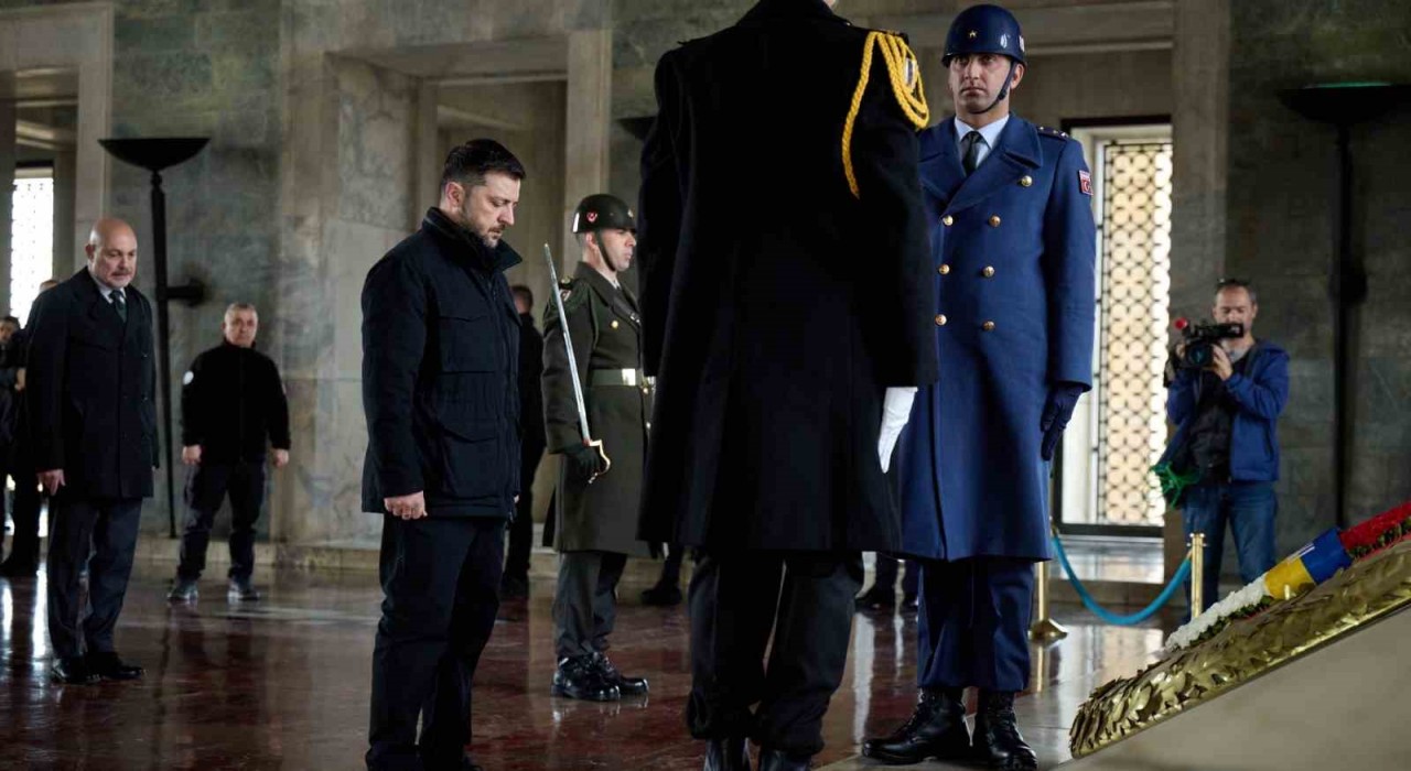 Ukrayna Devlet Başkanı Zelenskiy Anıtkabirde