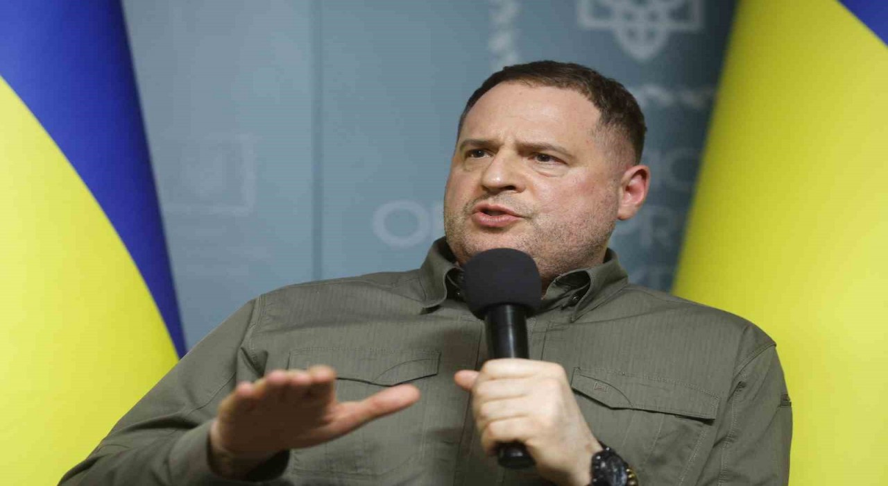 Ukraynada yolsuzluk operasyonu: Zelenskiye en yakın ismin evi arandı