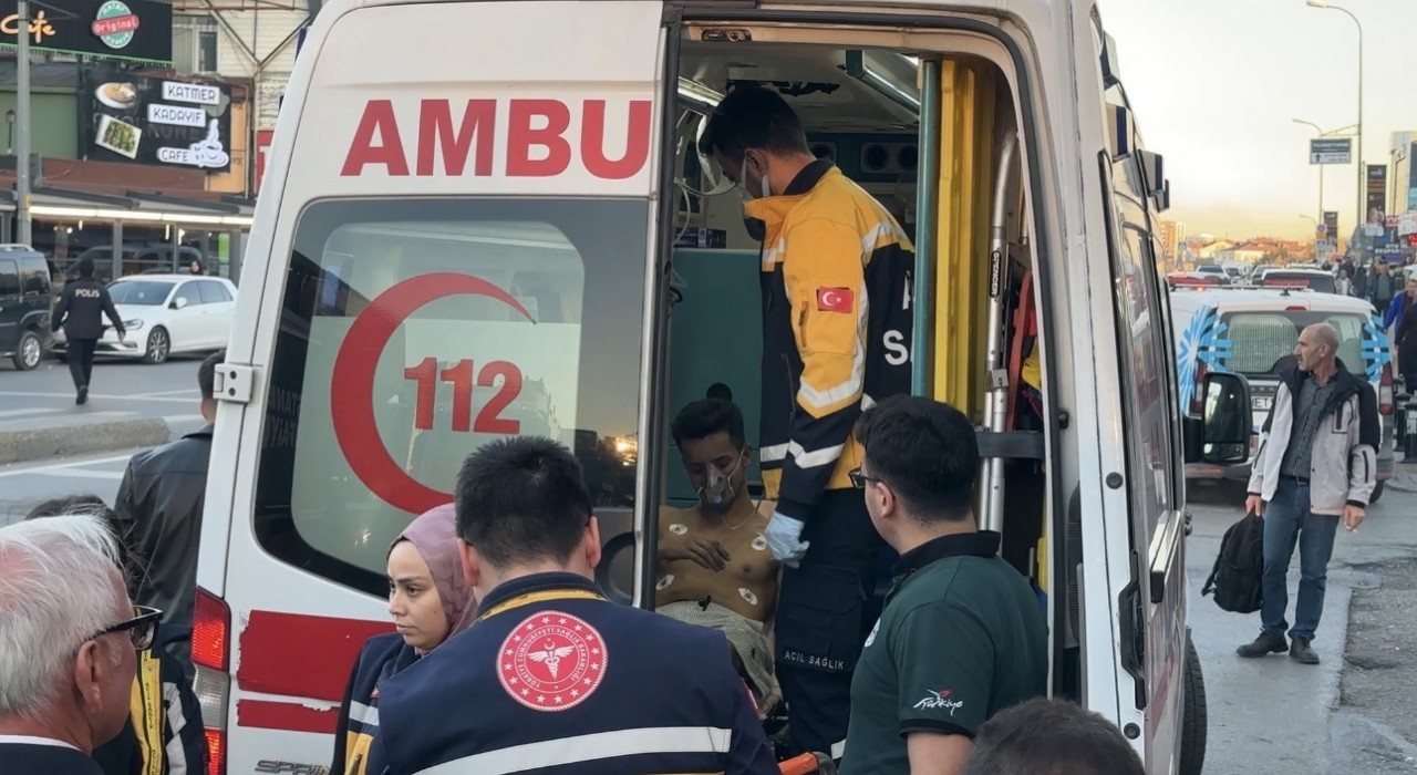 Ümraniyede depo yangını: Bir işçi dumandan etkilendi