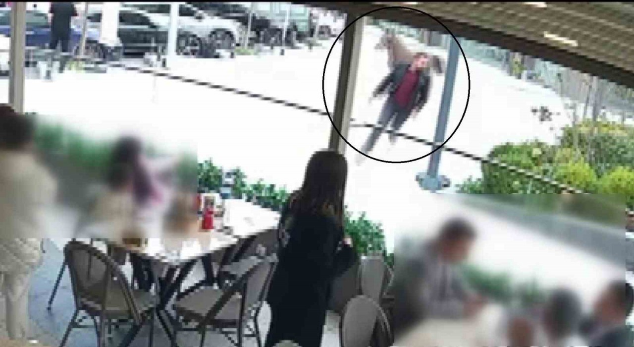 Ümraniyede garip olay: Başıboş at vatandaşları dakikalarca kovaladı