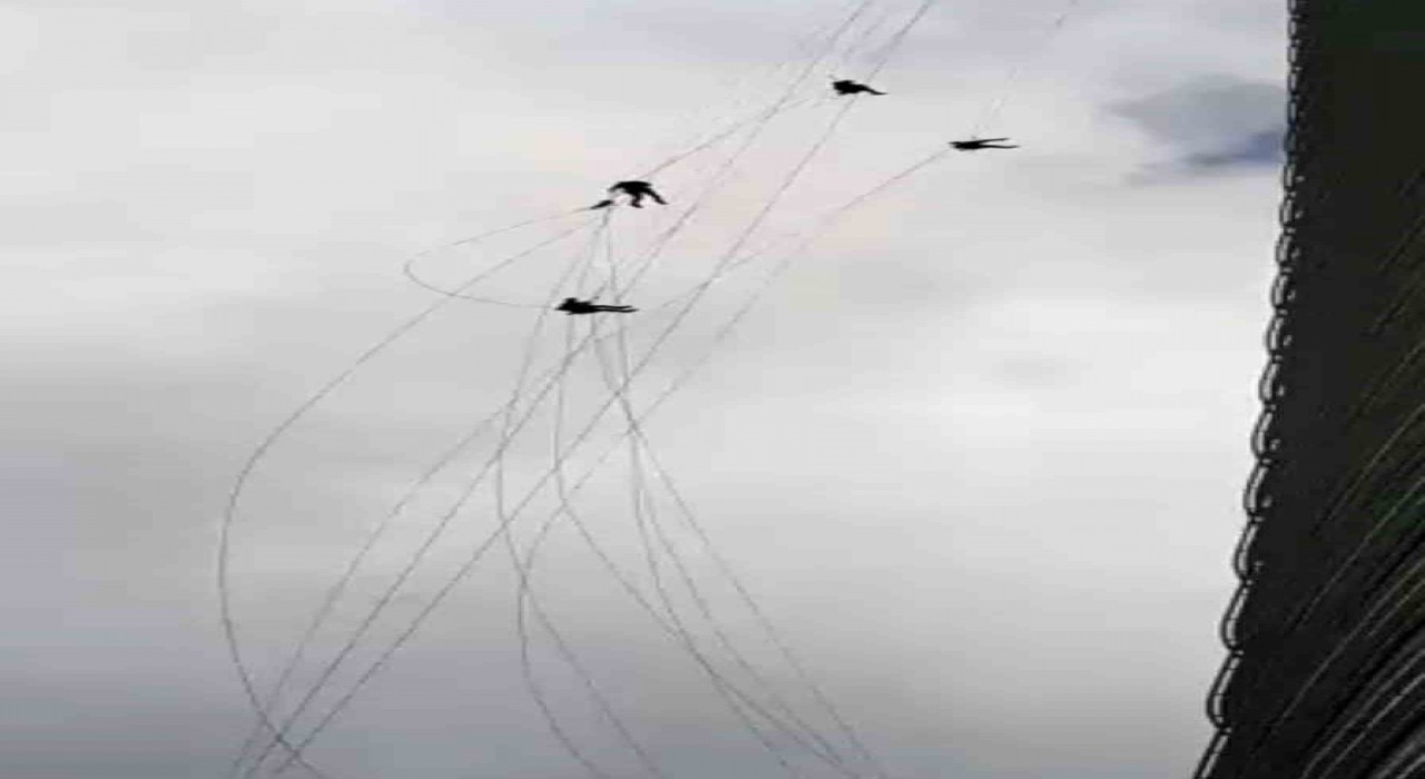 Ümraniyede korku dolu anlar: Gökdelenin camlarını temizlerken kuvvetli rüzgara yakalandılar