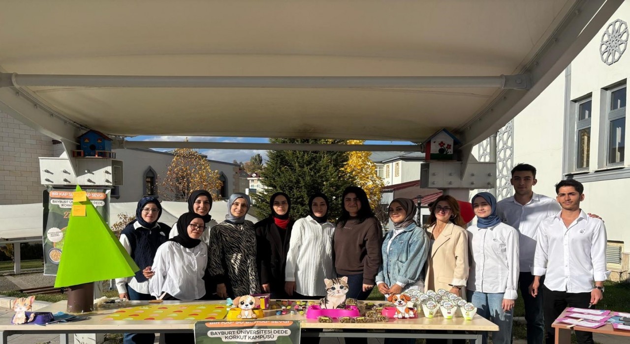 Üniversite öğrencilerinden Bir Kap Su, Bir Kap Sevgi farkındalık etkinliği