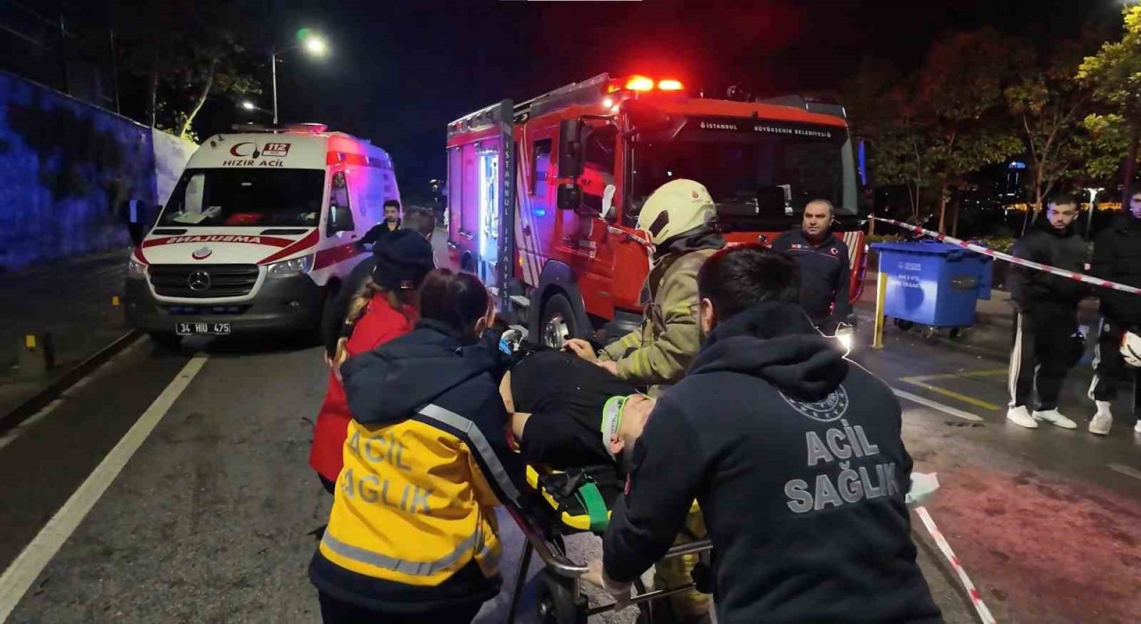 Üsküdarda zincirleme kaza: Tofaş marka araç hurdaya döndü