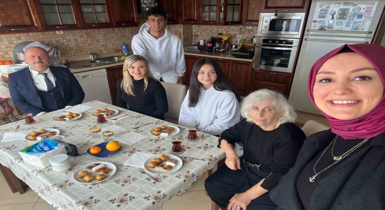 Uzun Mehmet MTALden emekli öğretmene vefa ziyareti