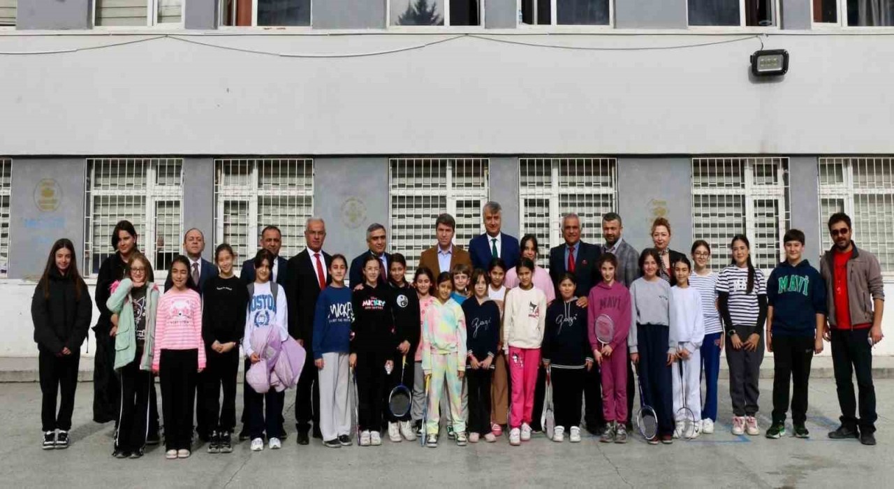 Vali Bakan: Öğretmenlik, bedeli hiçbir maddi karşılıkla ölçülemeyecek kadar değerlidir