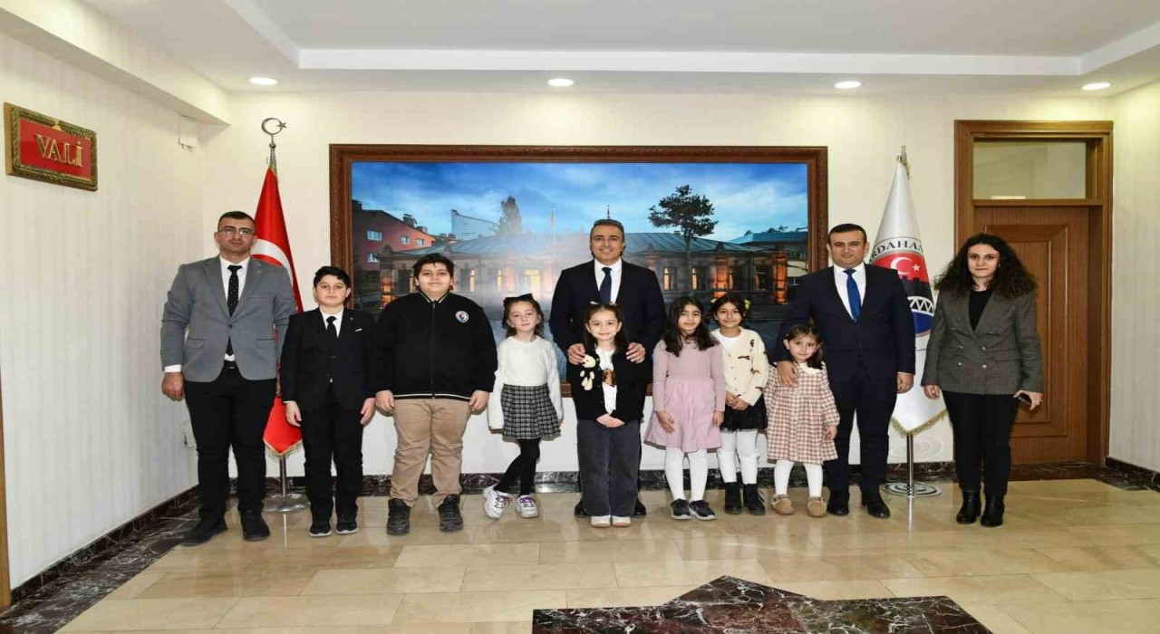Vali Çiçek, 20 Kasım Dünya Çocuk Hakları Gününde çocukları ağırladı