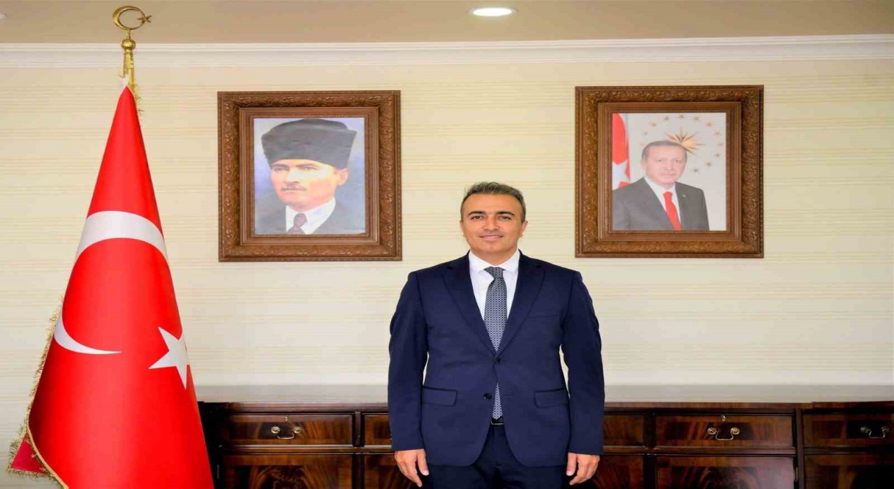 Vali Çiçekten 10 Kasım Atatürkü anma günü mesajı