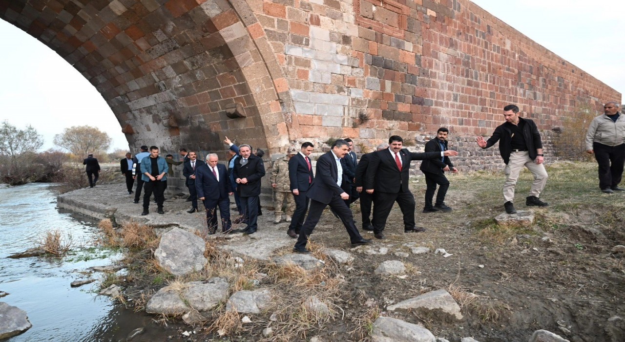 Vali Çiftçi, Köprüköyde incelemelerde bulundu