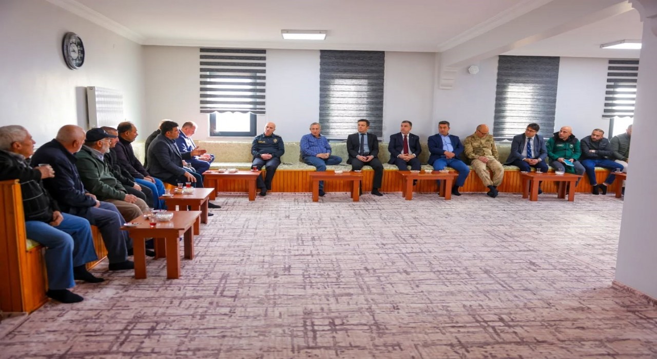 Vali Eldivan Sancaktepede vatandaşların taleplerini dinledi