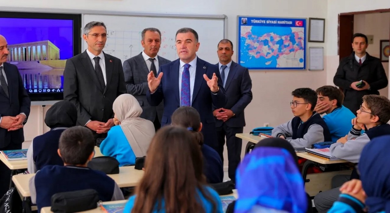 Vali Eldivandan gençlere: Zamanı verimli kullanın