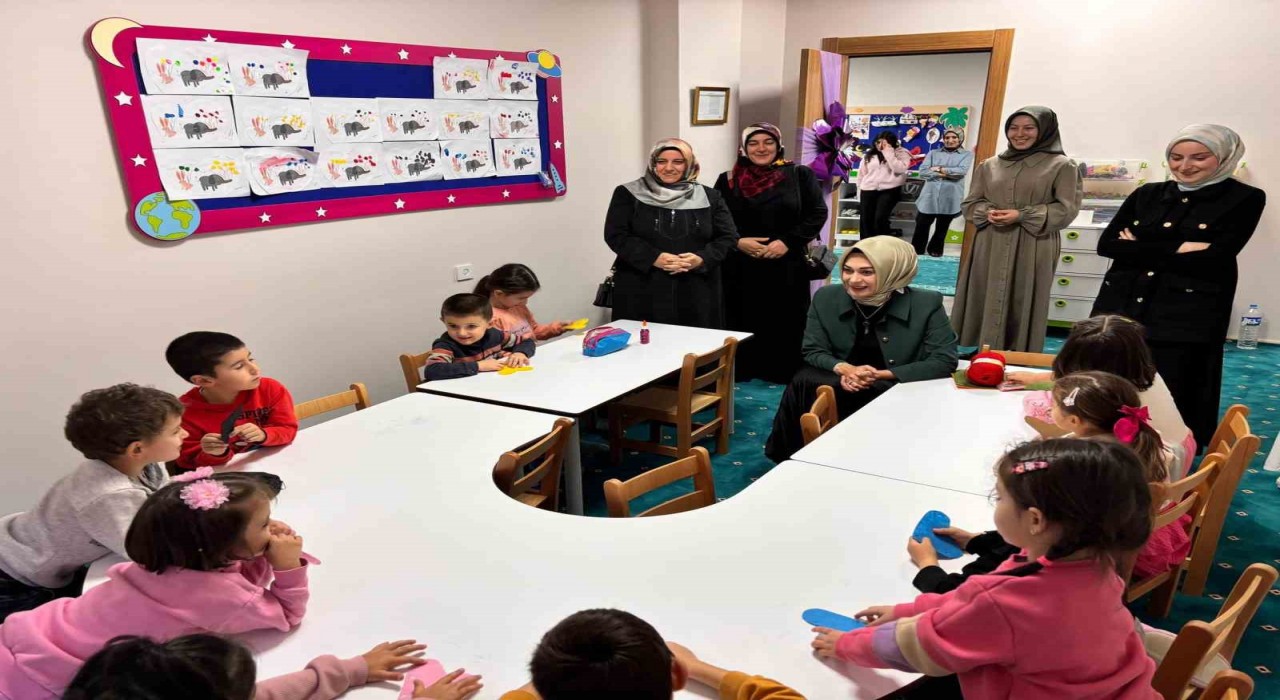 Vali eşi Berna Çiçek Kuran Kursunu ziyaret etti