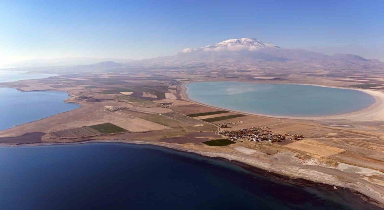 Van Gölü, Arin Gölü ve Süphan Dağı aynı kadrajda görüntülendi