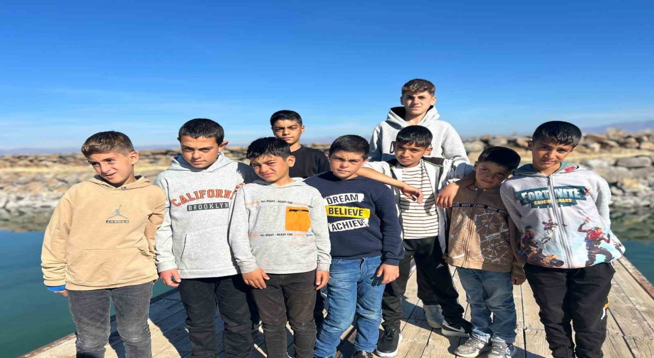 Van Gölünde yazın sararan saçlar kışın eski rengine döndü