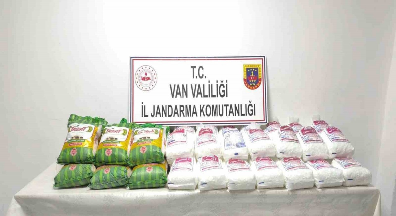 Vanda kaçak eşya ve gıda maddesi ele geçirildi