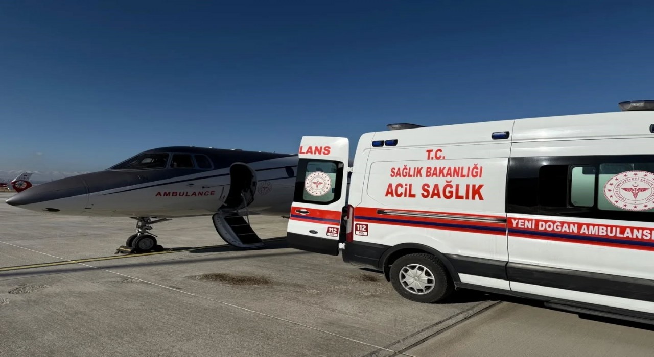 Vanda kalp hastası bebek, uçak ambulansla İstanbula sevk edildi