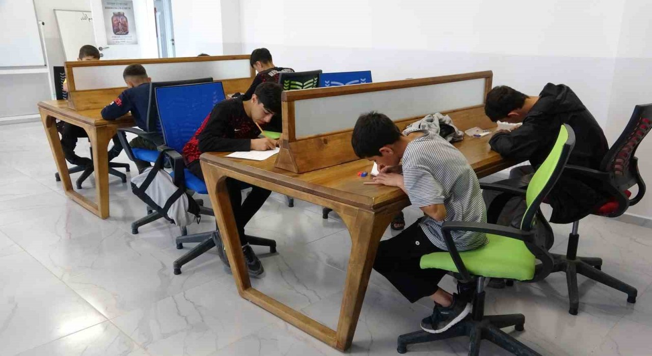 Vanda öğrenciler ara tatilde hem öğrendi hem yarıştı