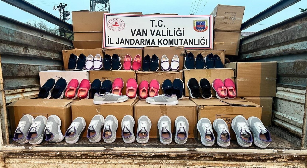 Vanda piyasa değeri yaklaşık 1 milyon 250 bin TL kaçak eşya ve malzeme ele geçirildi