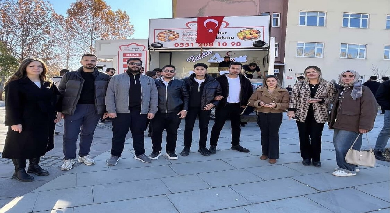 Vanda üniversite öğrencilerinden 20 şehit için anlamlı etkinlik