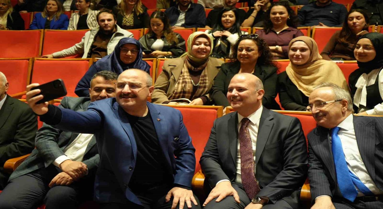 Varank: Türkiyenin şu anda yaşadığı en büyük sıkıntılardan bir tanesi sağlıklı bir muhalefetin olmayışı