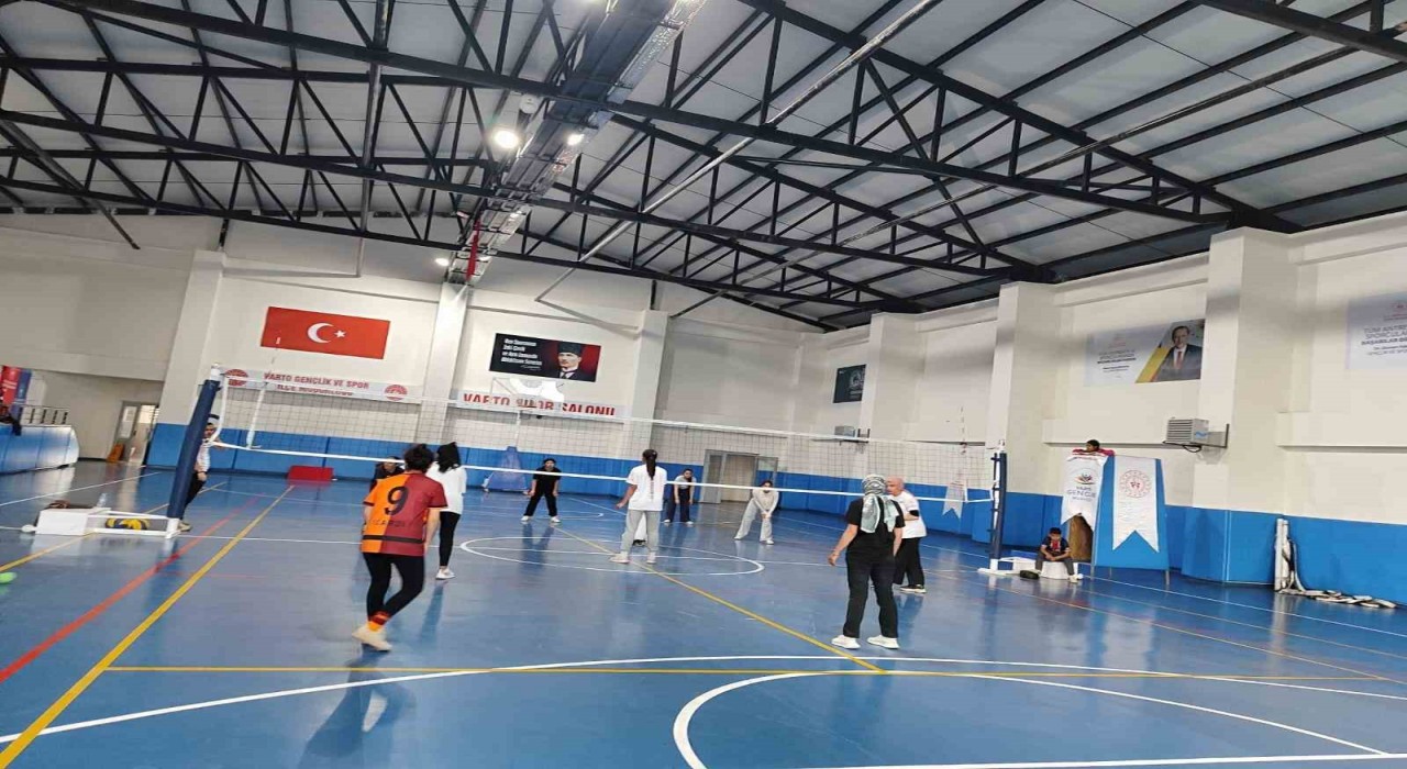 Varto Spor Salonunda voleybol antrenmanları devam ediyor