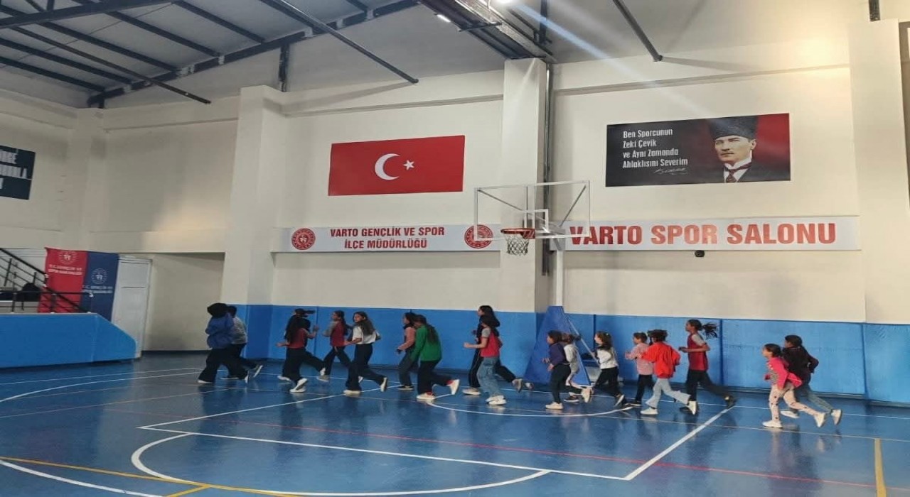 Vartoda voleybol kursuna yoğun ilgi