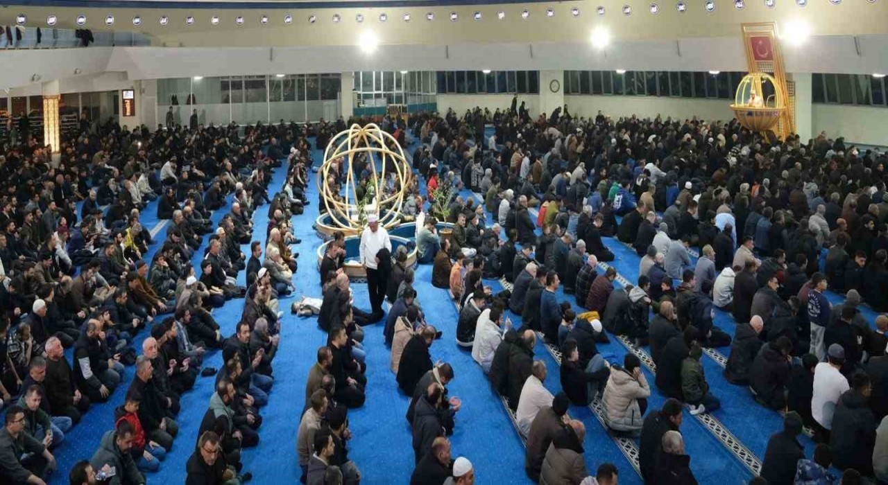 Vatan ve millet ruhumuz Cuma hutbesinin konusu oldu