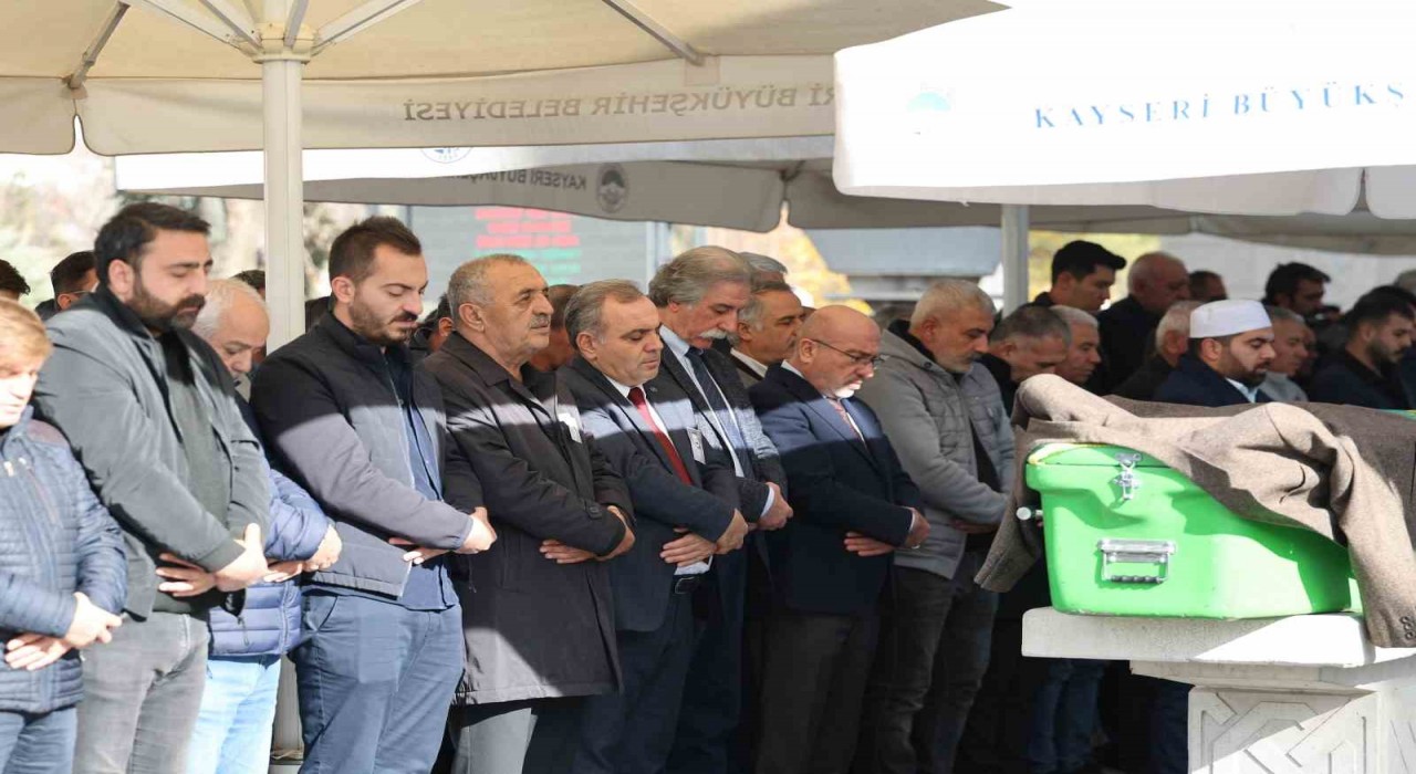 Vefat eden Öğretim Üyesi Prof. Dr. Uzmay için ERÜde tören düzenlendi