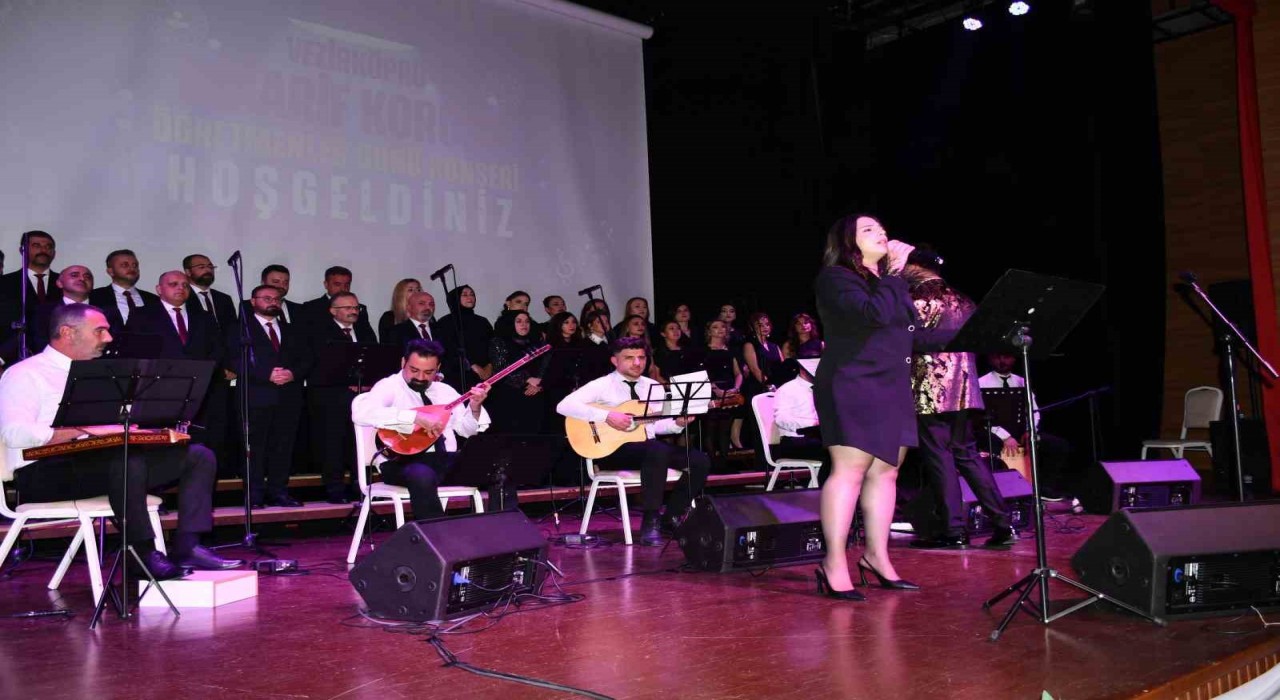 Vezirköprüde 24 Kasıma özel Maarif Korosu konseri