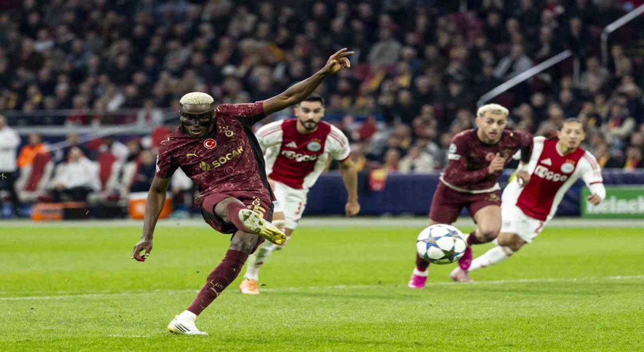 Victor Osimhenden Avrupada ilk hat-trick