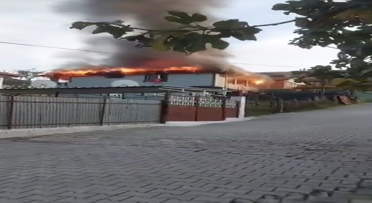 Yalovada 2 katlı evde yangın