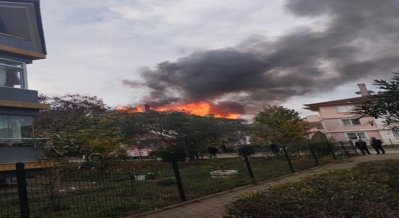 Yalovada çatı yangını