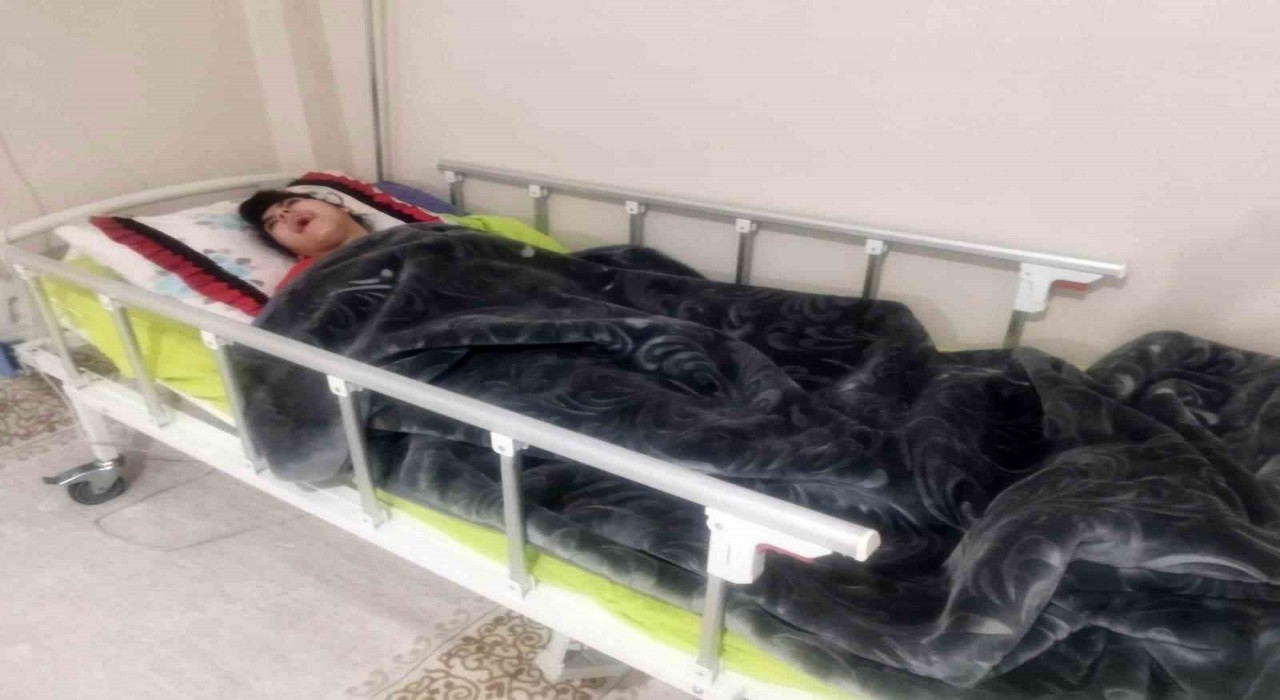 Yatalak hastaya ortopedik yatak desteği