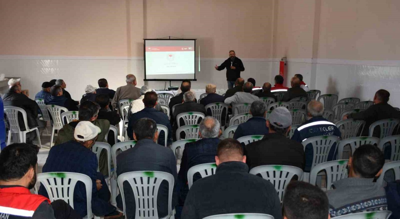 Yenipazarda üreticiler şap hastalığıyla mücadele konusunda bilgilendirildi