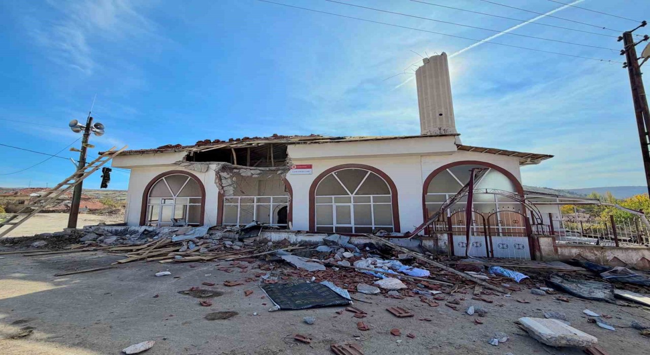 Yıkılan caminin tadilatına Sincan Belediyesinden anlamlı destek