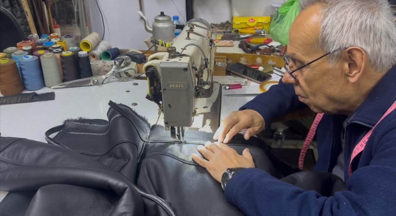 Yıpranmış deri montları hayata döndürüyor
