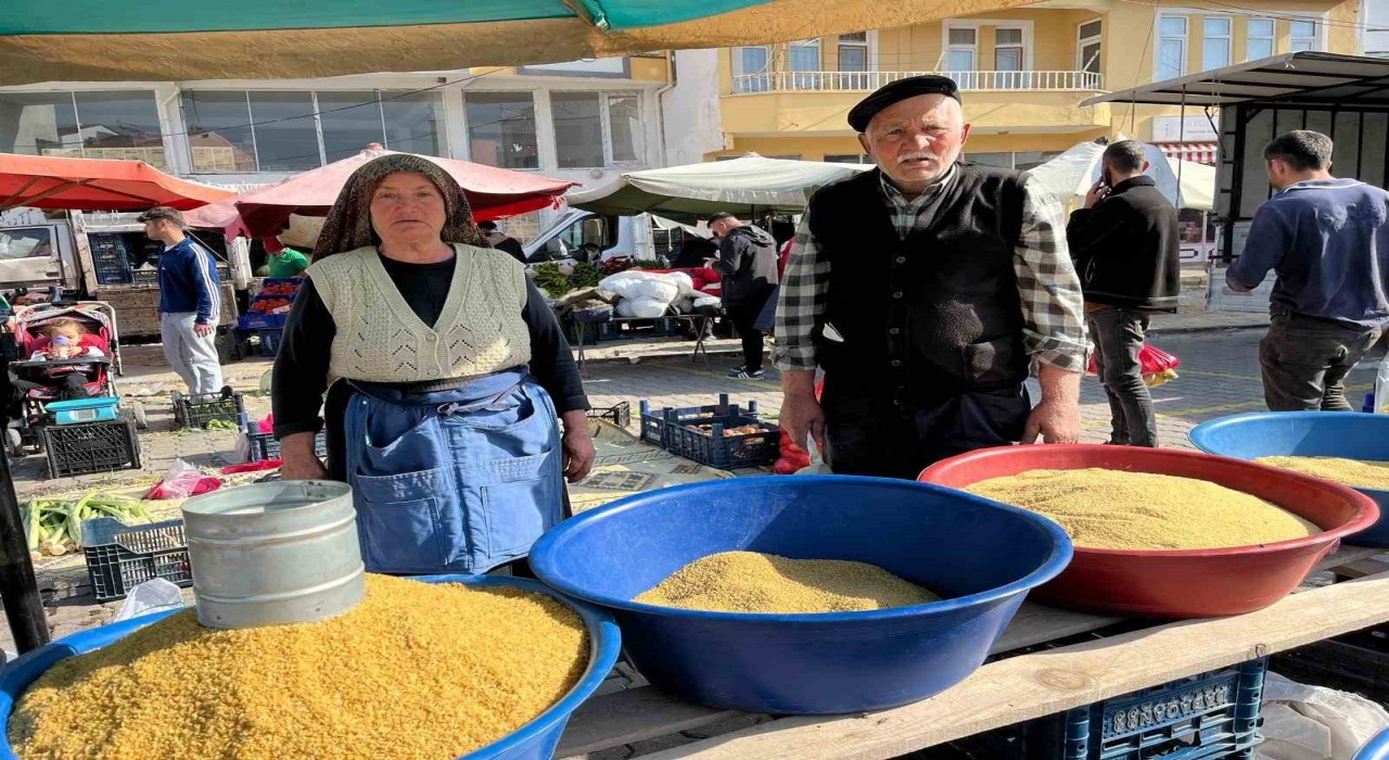 Yozgatta 70lik çift 40 yıldır omuz omuza pazarcılık yapıyor