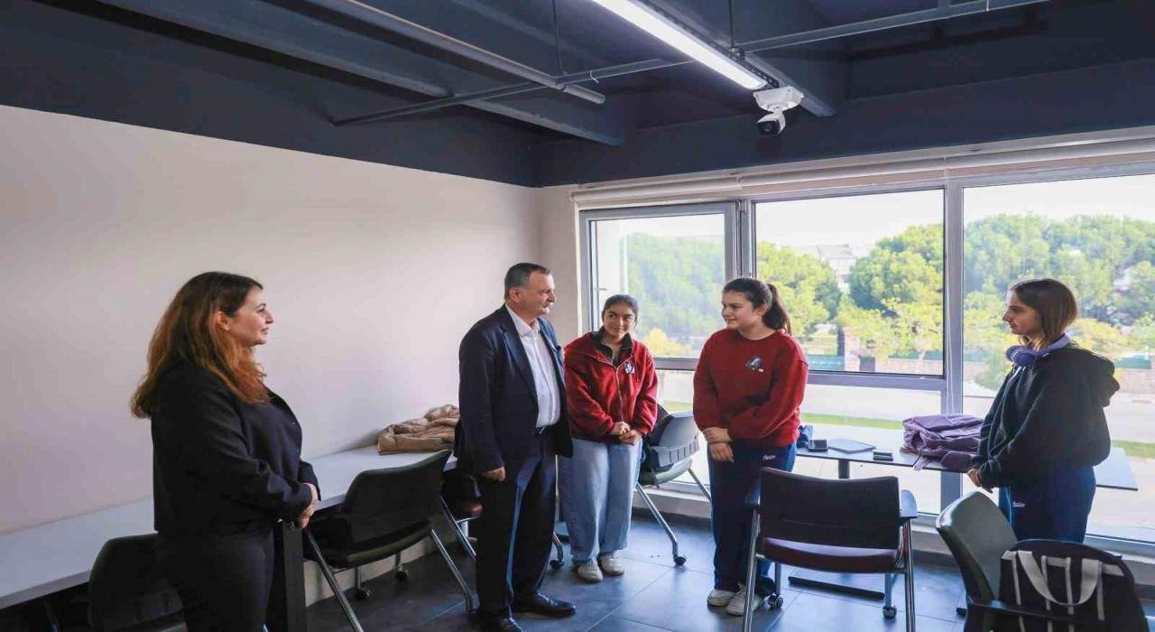 Yunusemreden 10 Kasımda gençlere Nutuk hediyesi