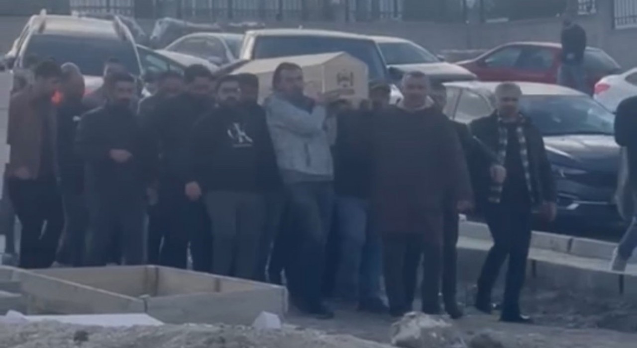 Yurt binasından düşerek hayatını kaybeden üniversite öğrencisi İstanbulda toprağa verildi