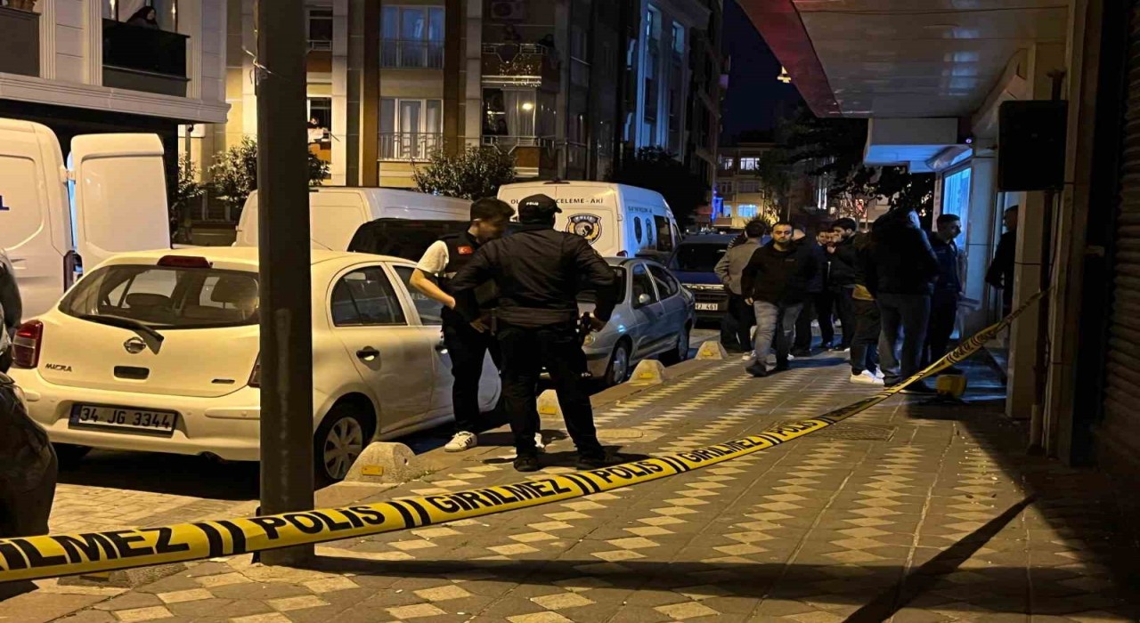 Zeytinburnunda silahla vurularak öldürülen iki arkadaşın cenazesi Adlı Tıp Kurumundan alındı