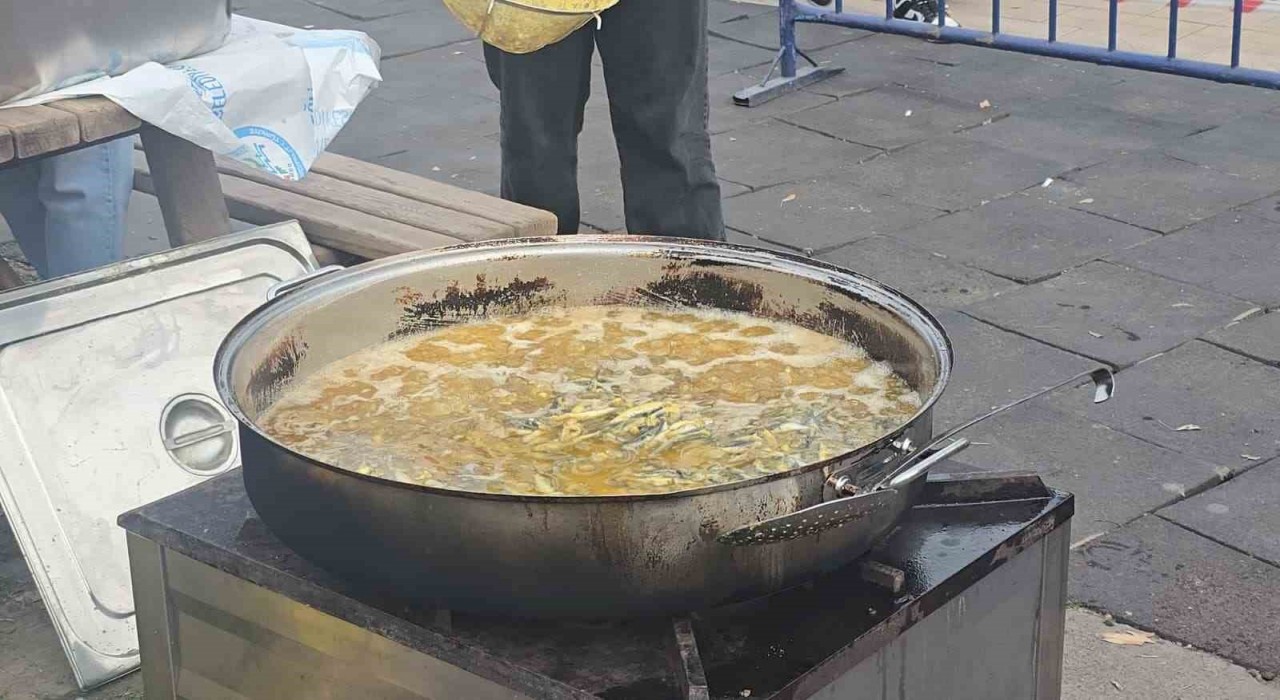 Zonguldakın Ereğli ilçesinde 16. Hamsi Festivali yoğun ilgi gördü