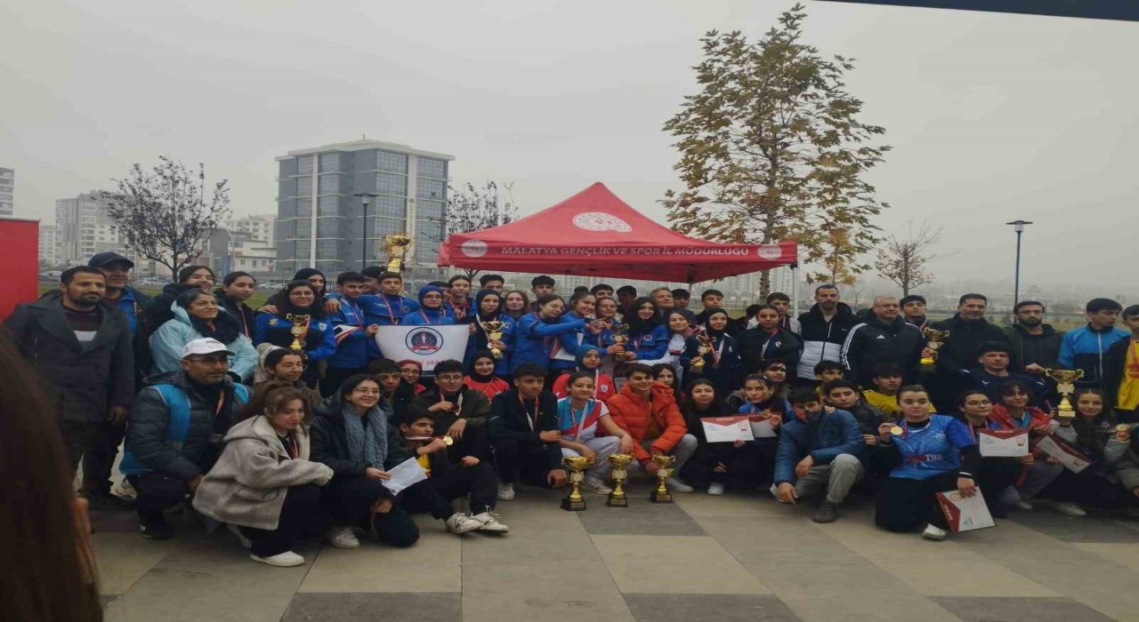 380 sporcu Okul Sporları Oryantiring Yarışmasında ter döktü