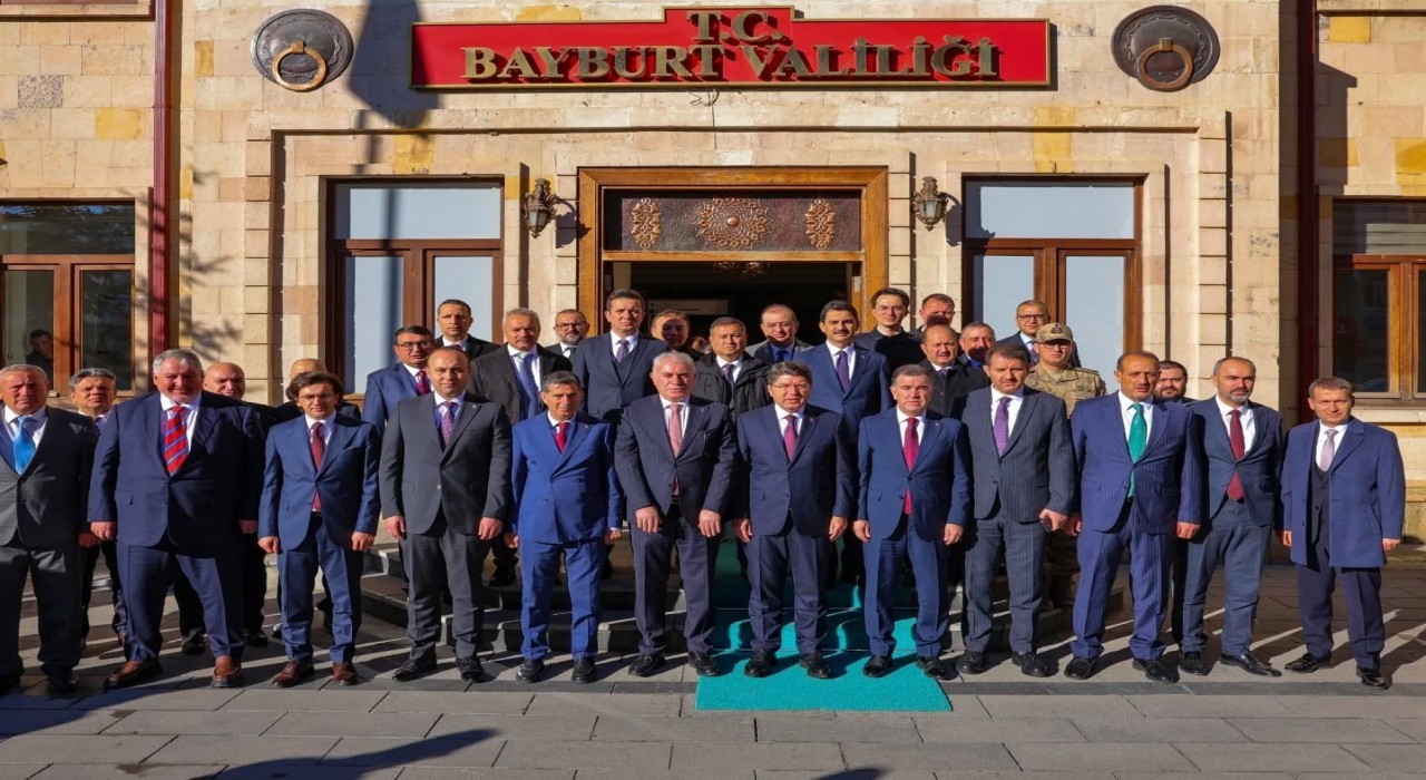 Adalet Bakanı Tunç Bayburt Valiliğini ziyaret etti