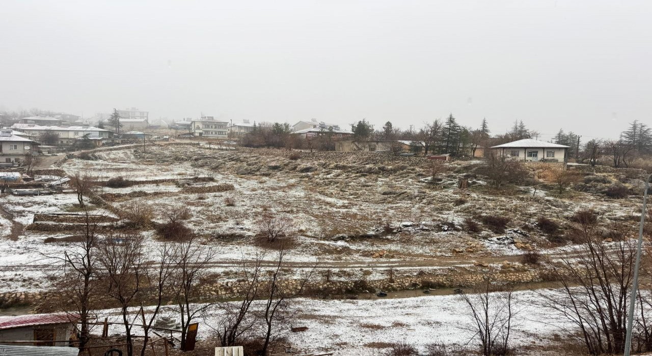 Adananın yüksek kesimlerine kar yağdı