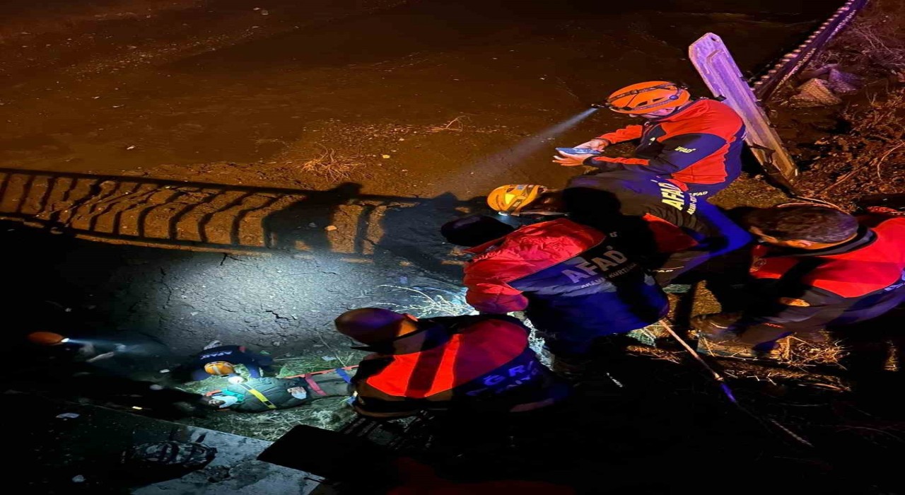 Ağrıda köprüden düşen kişi ekiplerin hızlı müdahalesiyle kurtarıldı