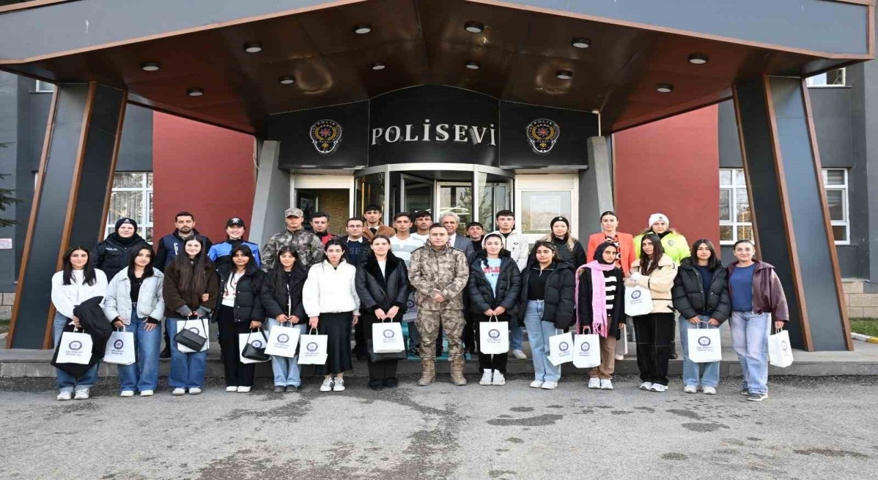 Ağrıda öğrencilere üniversite gezisi ve emniyet söyleşisi düzenlendi