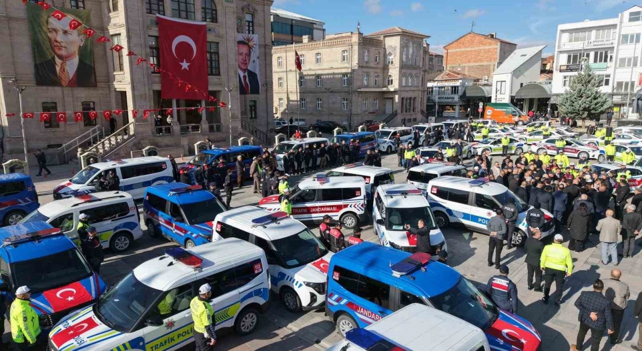 Aksarayda emniyet ve jandarma araç filosuna 118 yeni araç katıldı